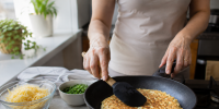 Овсяные лепешки с сыром и зеленью: быстрый завтрак за несколько минут